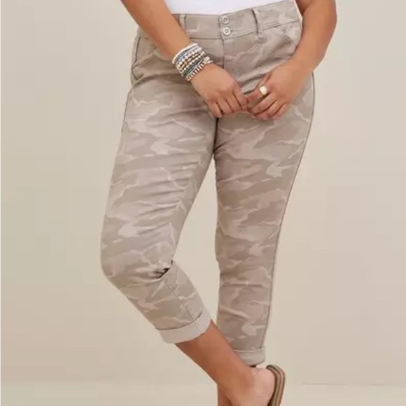 Torrid Camo Pants Torrid Jeans Women Size 18 Camo Cropped Pants Zip Fly - Picture 1 of 4